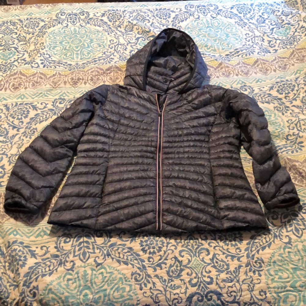 Light weight Tommy Hilfiger Puffer Style Jacket
